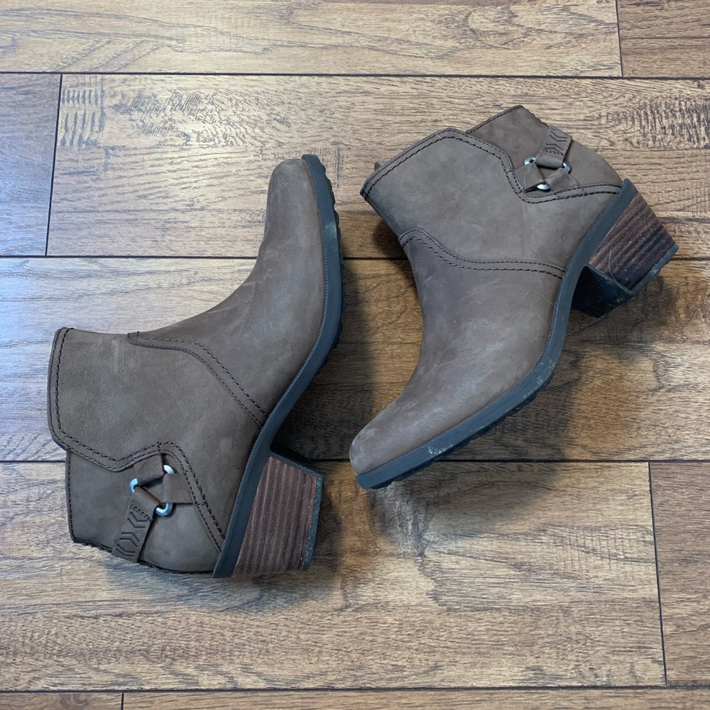 ✨women’s Teva Booties size 8✨